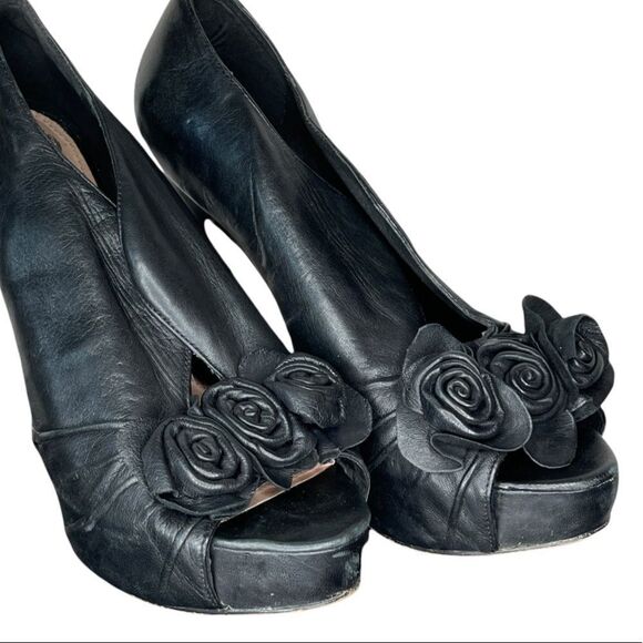 Vince Camuto Mistys Leather Heels - Picture 2 of 8
